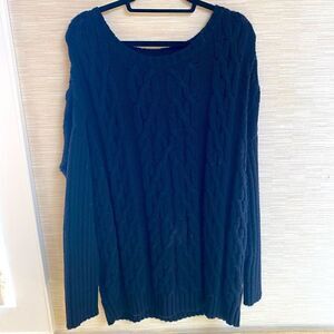 DONNA KARAN Black long sleeve cable knit sweater in size large.